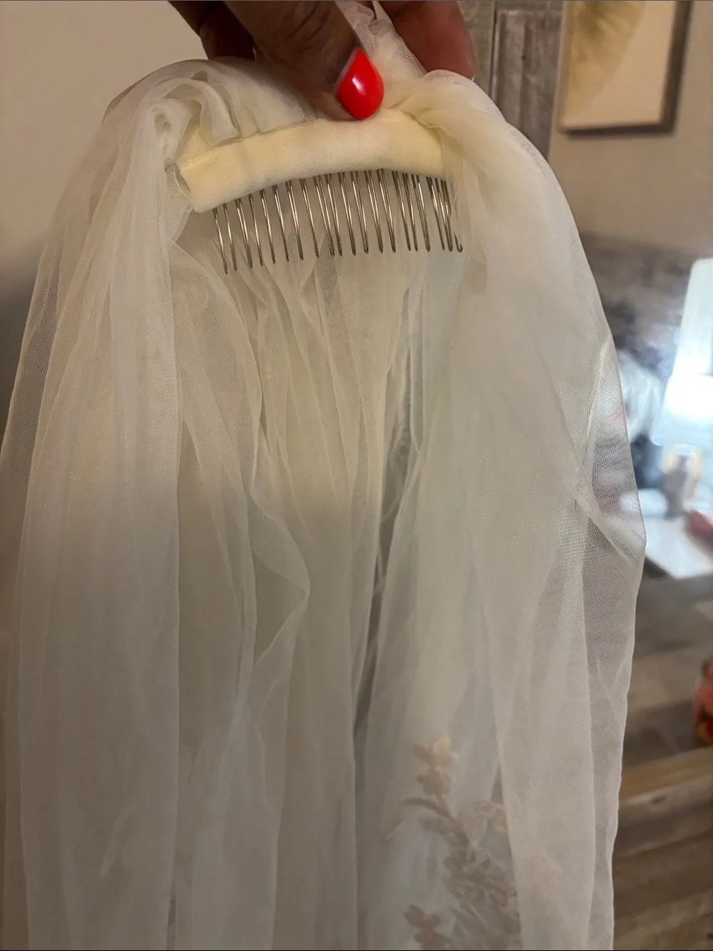 Ivory Embroidered Edge Bridal Veil with Floral Appliqué